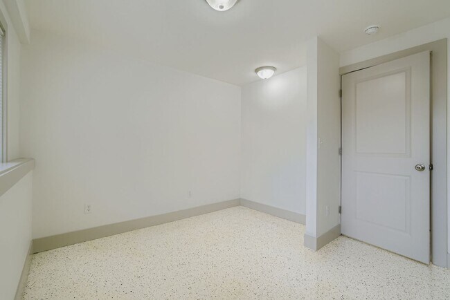 Foto del edificio - 2800 E Yesler Wy