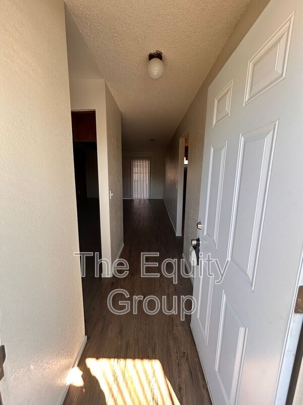Foto del edificio - 2434 W Caldwell Ave