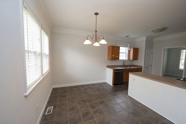 Foto del edificio - Lovely Four Bedroom Home in Convenient North Raleigh Location