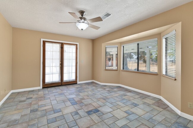 Building Photo - Cute Apple Valley Home Located in a Quiet ...