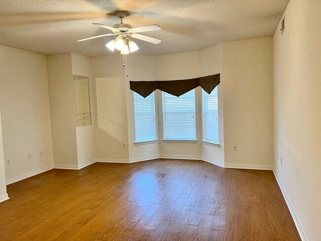Foto del edificio - First floor unit!
