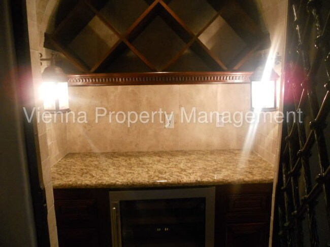 Foto del edificio - 3710 Lindbrook Dr