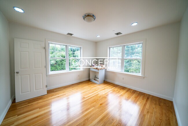 Foto del edificio - 63 Circuit St