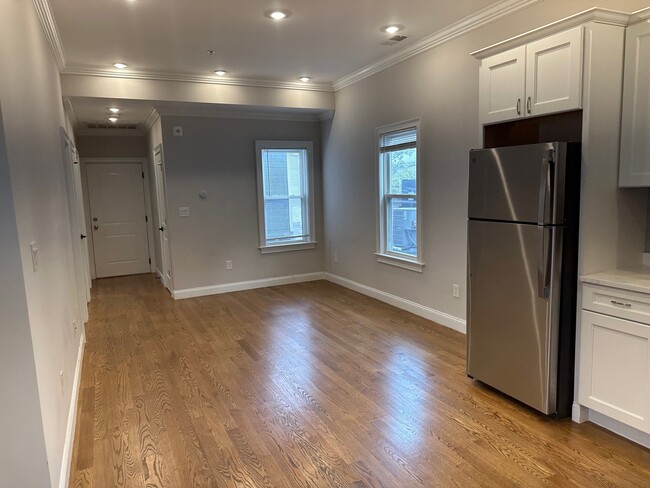 Building Photo - 124 Pearl St