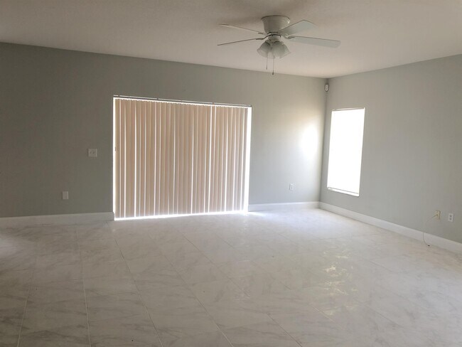 Building Photo - 566 Eagle Ct