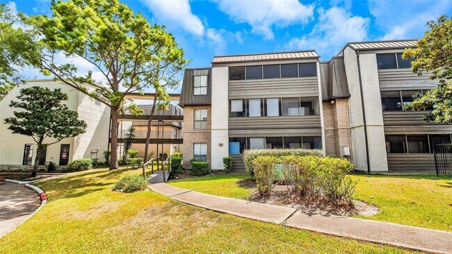 Foto del edificio - 3035 Walnut Bend Ln