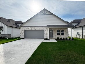 Building Photo - 604 Hayfield Ln
