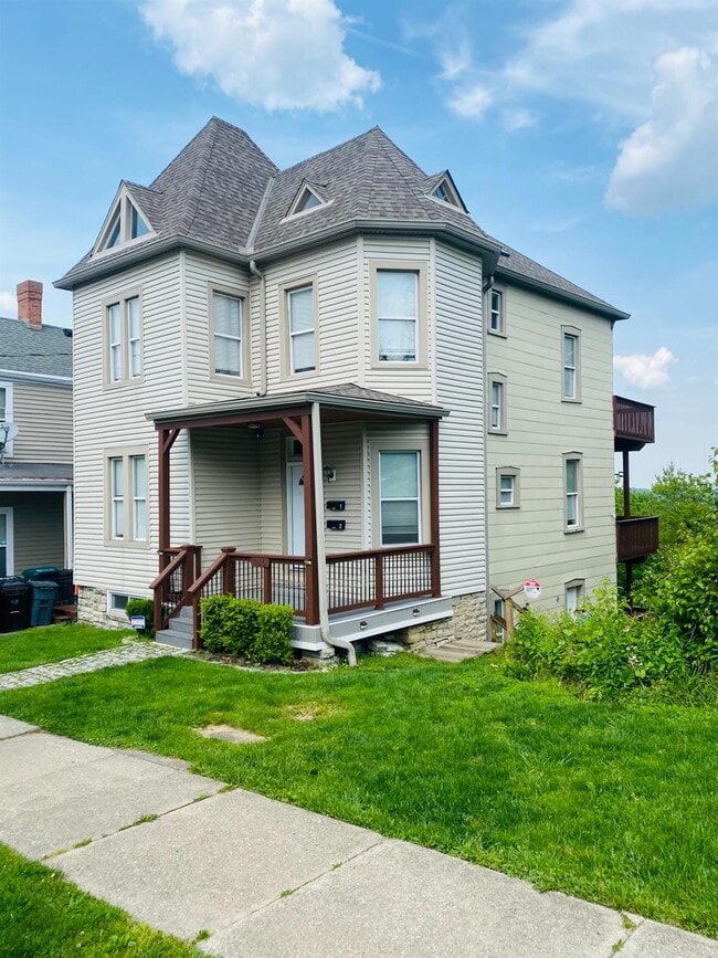 Building Photo - 916 Mount Hope Ave