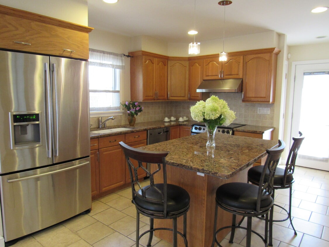 Photo - 49 Charles St (Stamford, CT)