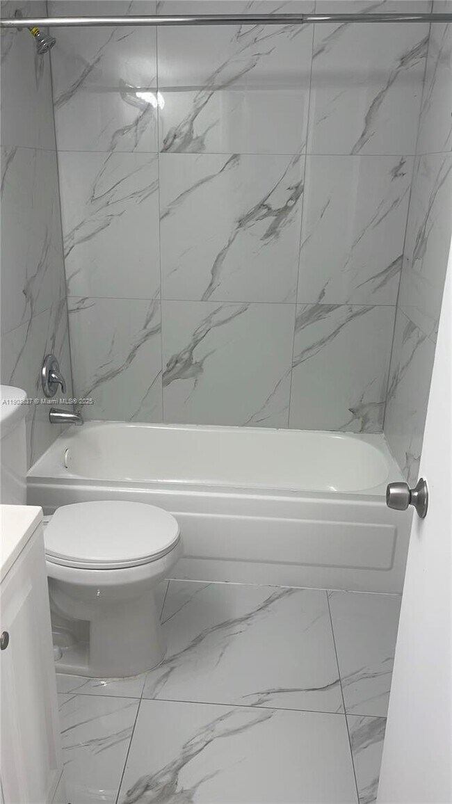 Foto del edificio - 4801 NW 7th St