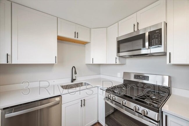 Building Photo - 319 Macassar Dr