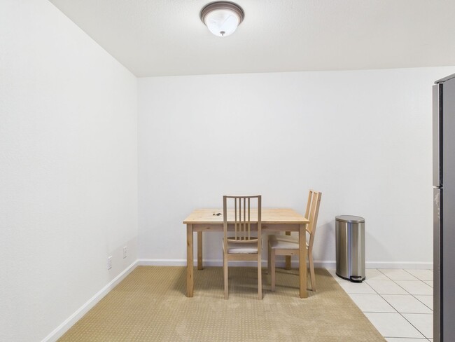 Foto del edificio - Upstairs 1 bedroom condo now available at Cypress Park