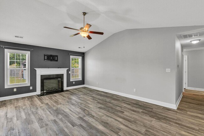 Foto del edificio - 3 bedroom in Sneads Ferry with Fenced Yard