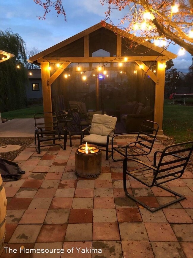 4 br, 2.5 bath House 4213 Thorp Road House Rental in Moxee, WA