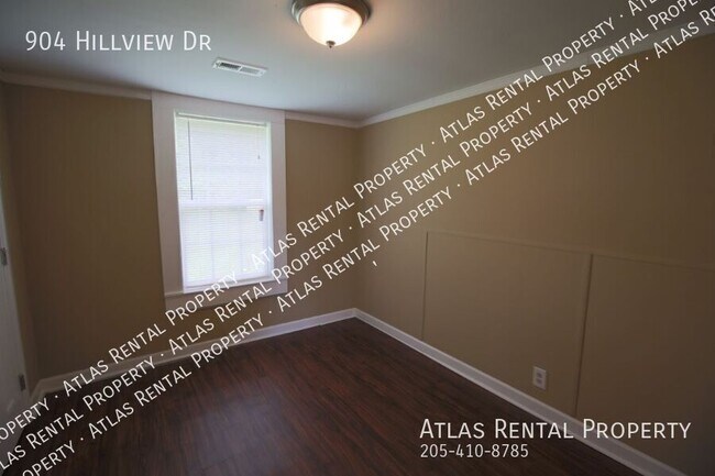 Foto del edificio - 904 Hillview Dr