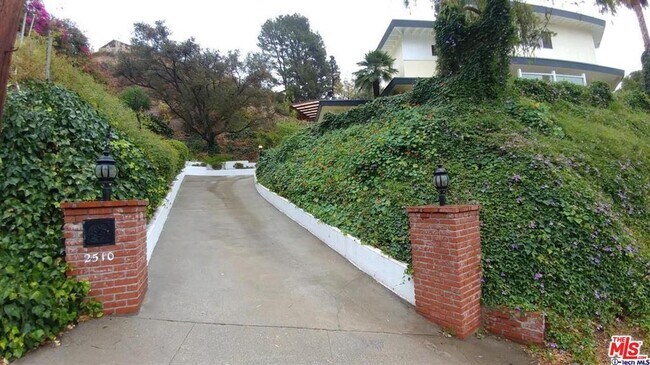 Gate - 2510 Risa Dr