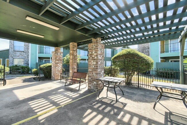 Foto del edificio - 7700 W Airport Blvd