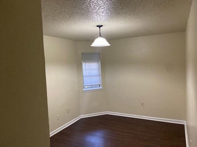 Building Photo - 1346 Jade Ave