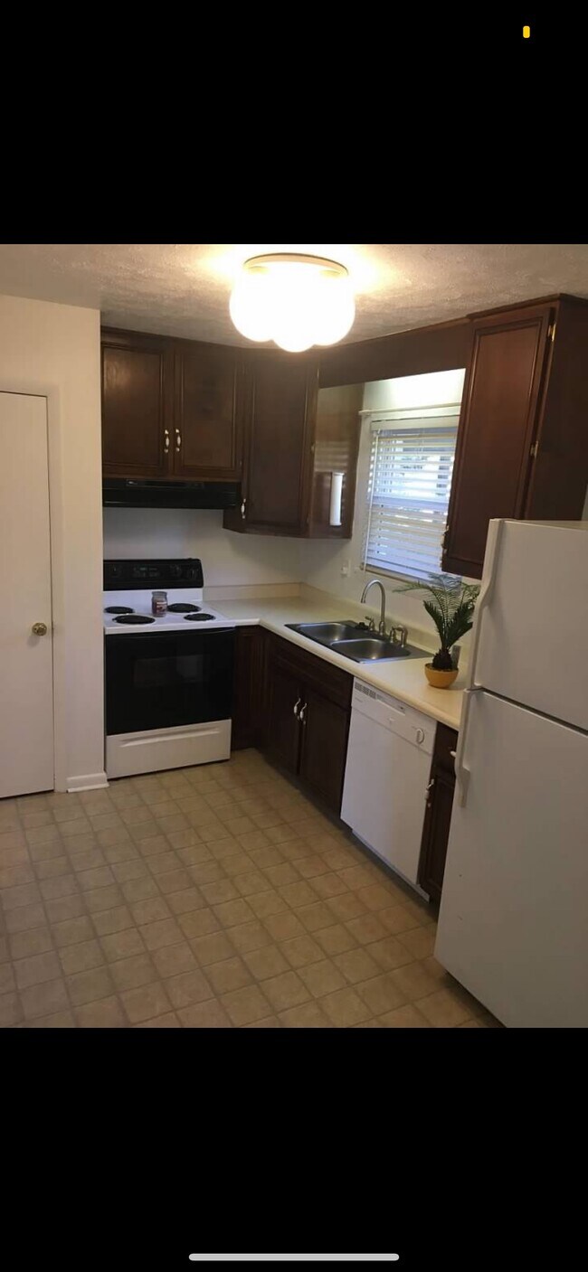 Sink w/ garbage disposal, oven - 21 Marcus Dr