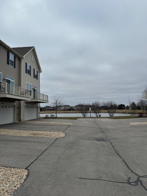 Foto del edificio - 239 Lakeshore Dr