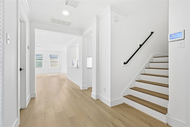 Building Photo - 1135 Eden Park Ln