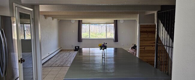 Foto del edificio - 4206 Loomis Ave