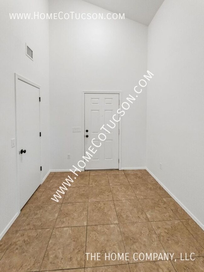 Foto del edificio - 14360 N Fragile Clay Ave