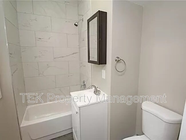 Foto del edificio - 128 Roslyn St