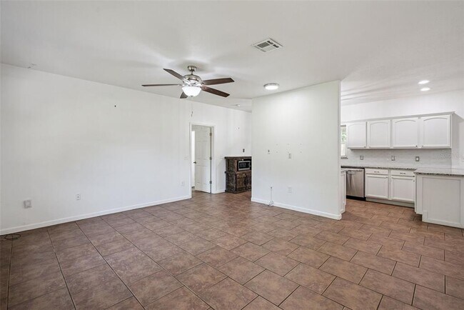 Building Photo - 311 W Lewis Ave