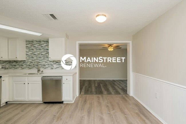 Building Photo - 4 Bedroom Pet-Friendly Home in HOLIDAY, FL...