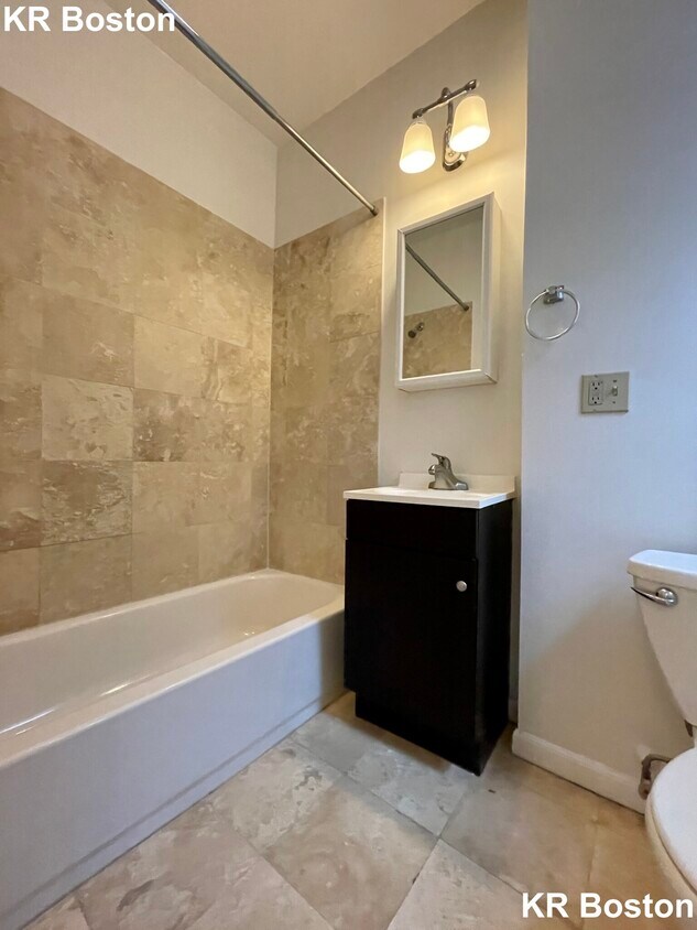 Building Photo - 108 Hemenway St