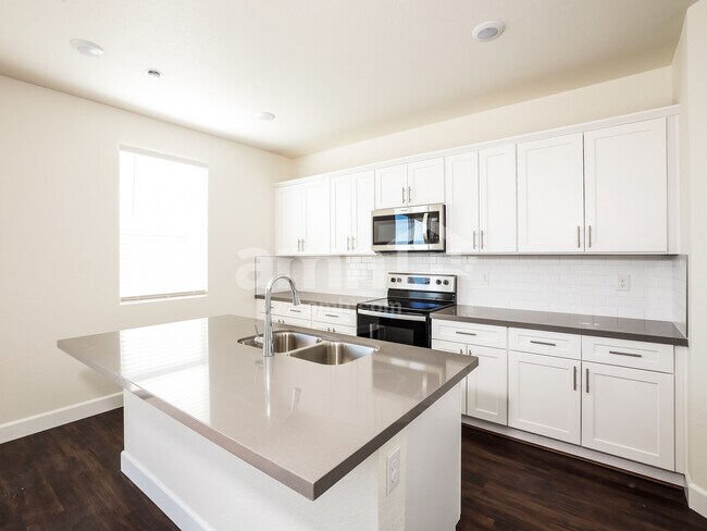 Building Photo - 6526 Enlightenment Dr