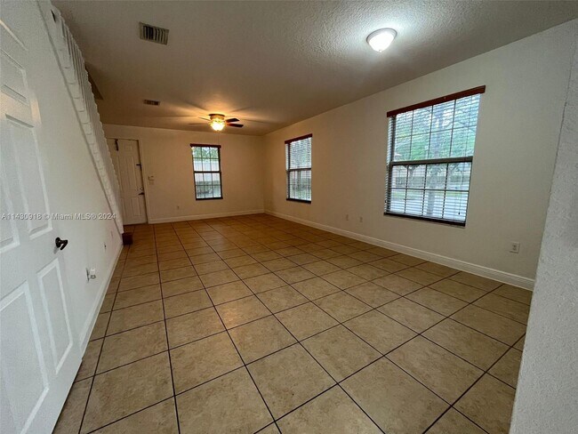 Foto del edificio - 1101 SW 147TH TE
