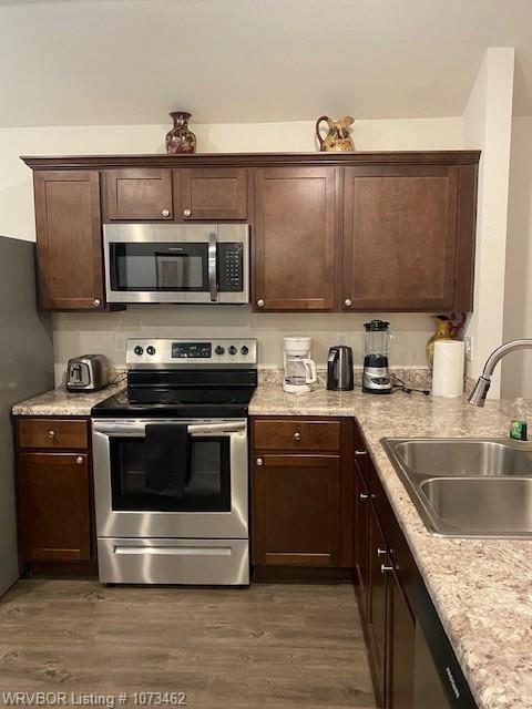 Foto del edificio - 8110 Dogwood Dr