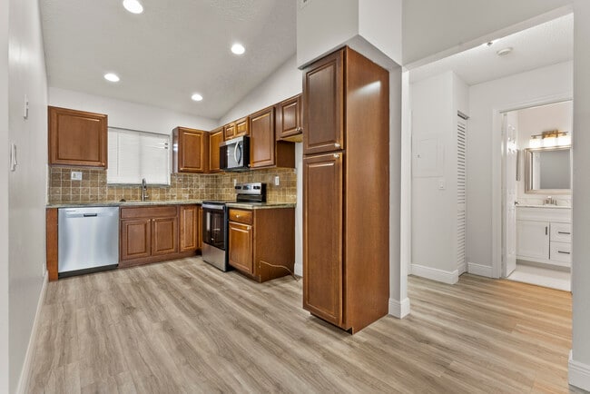Building Photo - 2900 Olivewood Terrace