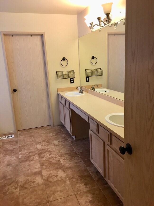 Foto del edificio - 4014 45th Ave NE