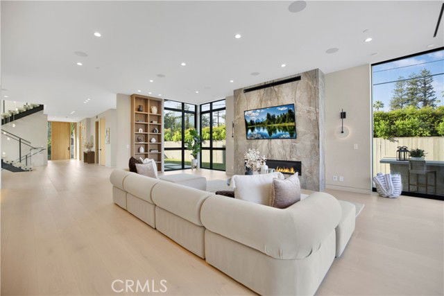 Foto del edificio - 5170 Amestoy Ave