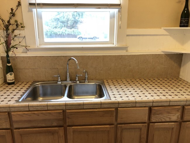 Kitchen - 504 Cooper Ave