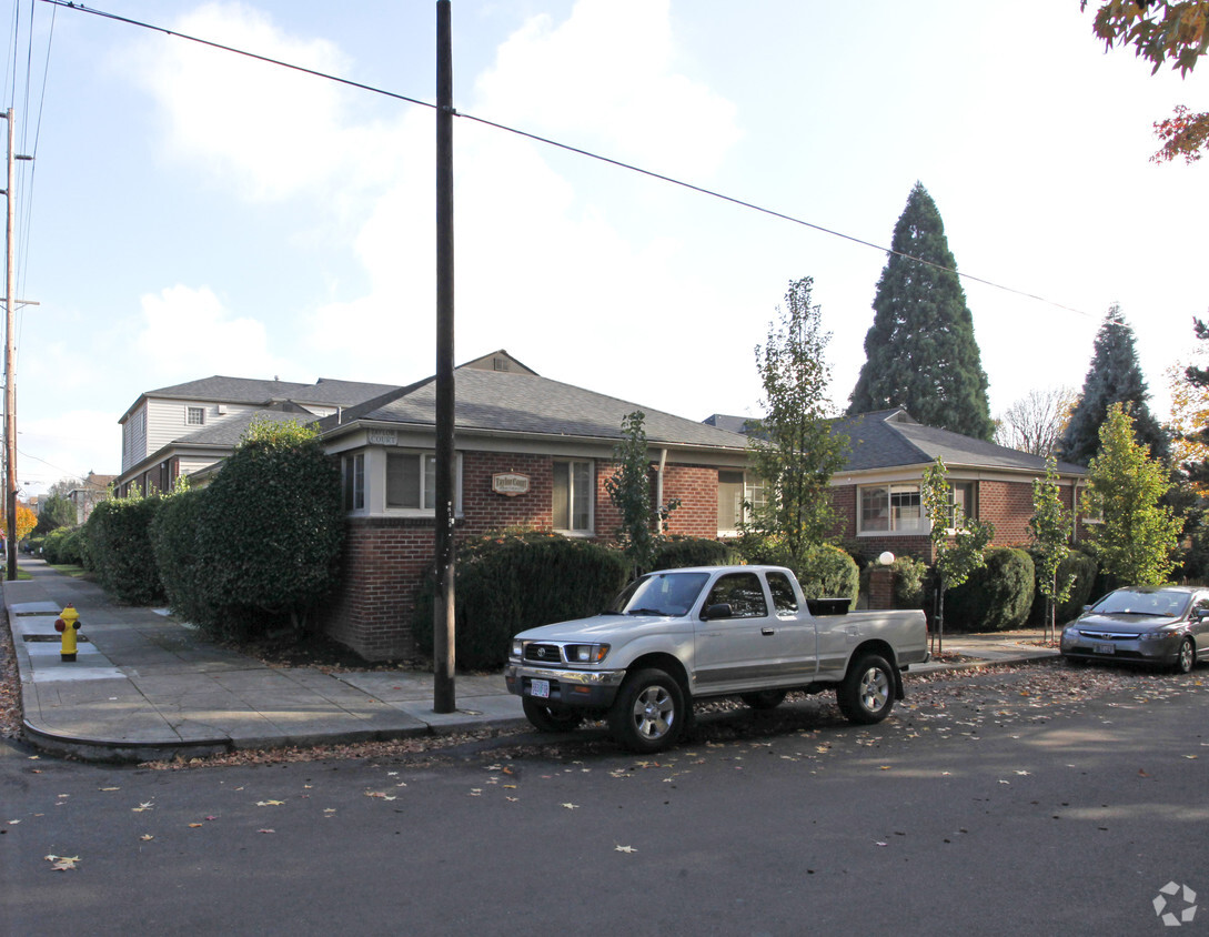 Building Photo - Taylor Court Apartments