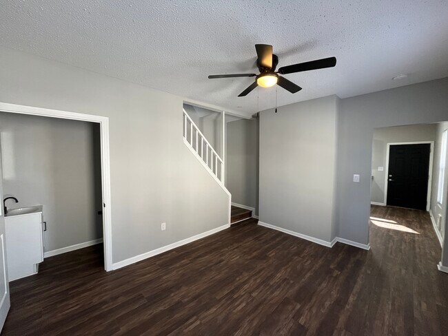 Building Photo - 581-583 E Starr Ave