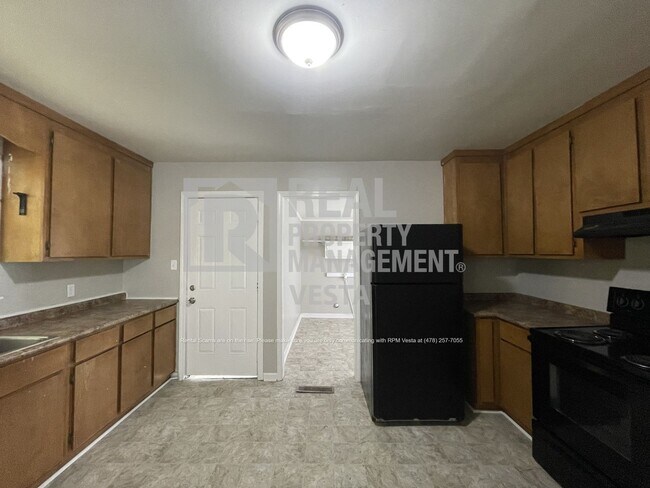 Building Photo - Recently Updated Three Bedroom Home!