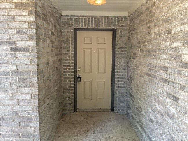 Foto del edificio - 7903 Running Water Dr