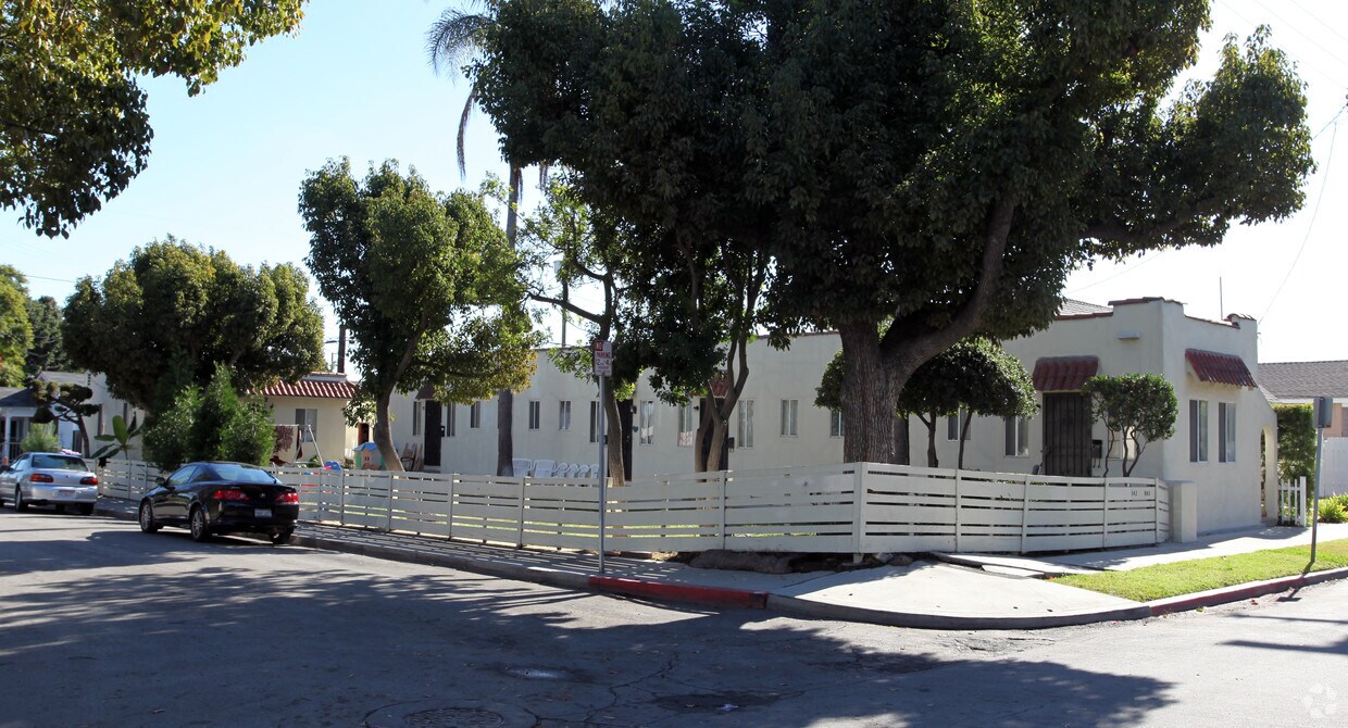 Building Photo - 840-842 Grand Ave