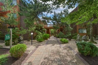 Building Photo - 15 Greenridge Ave
