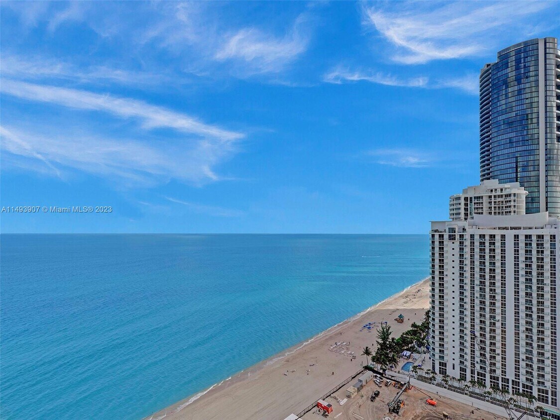 Primary Photo - 18911 Collins Ave