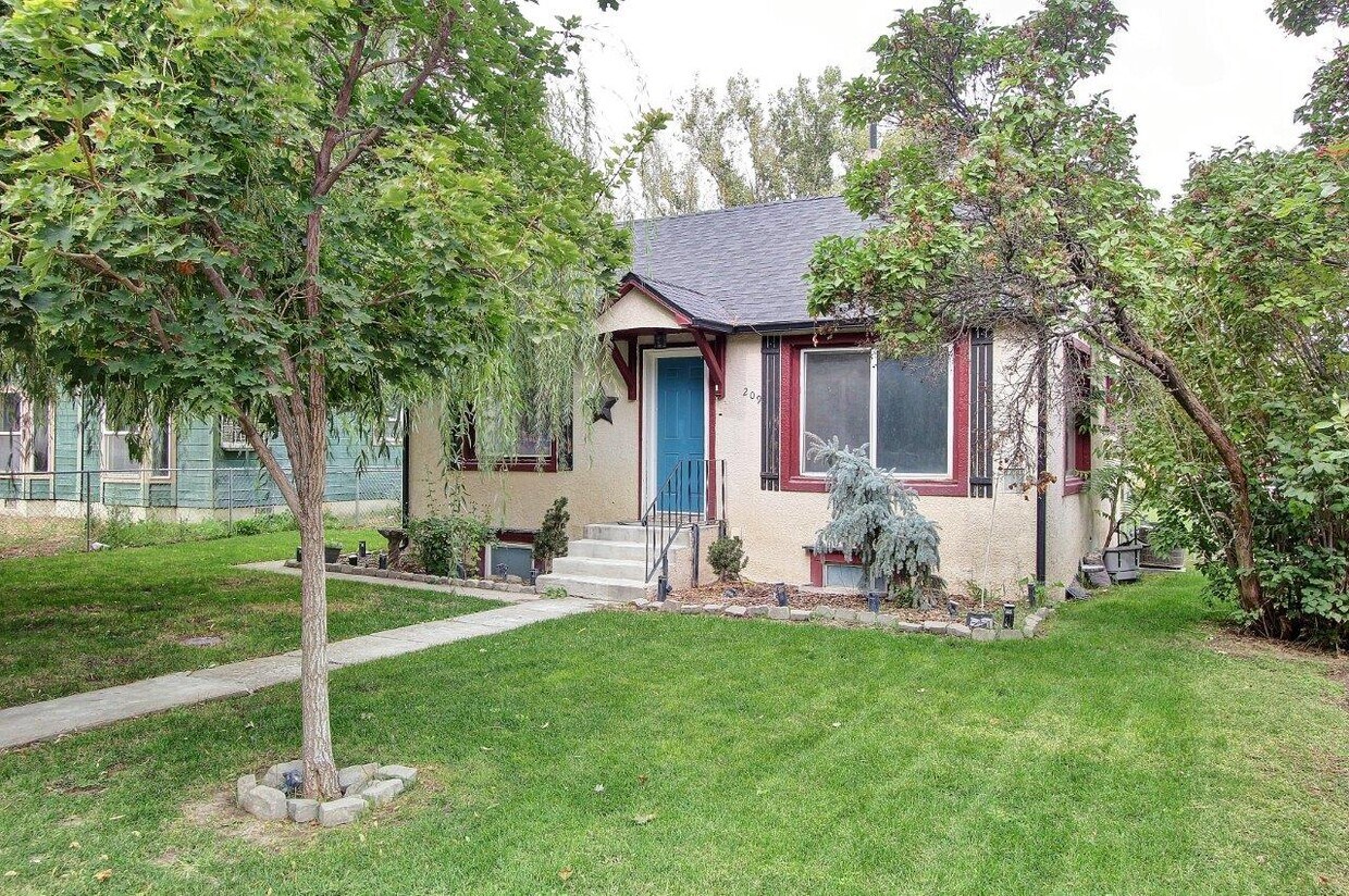 Foto principal - 209 E Montana Ave