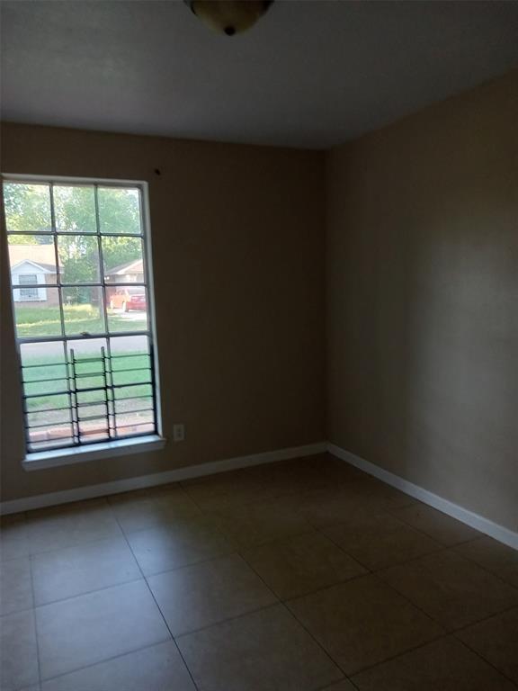 Building Photo - 330 La Fonda Dr
