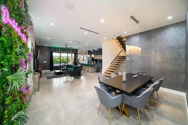 Foto del edificio - 547 NE 16th Ave