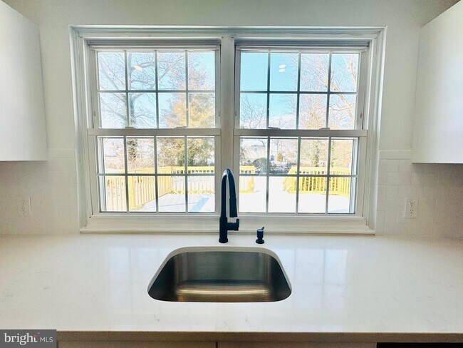 Building Photo - 220 Somerdale Rd