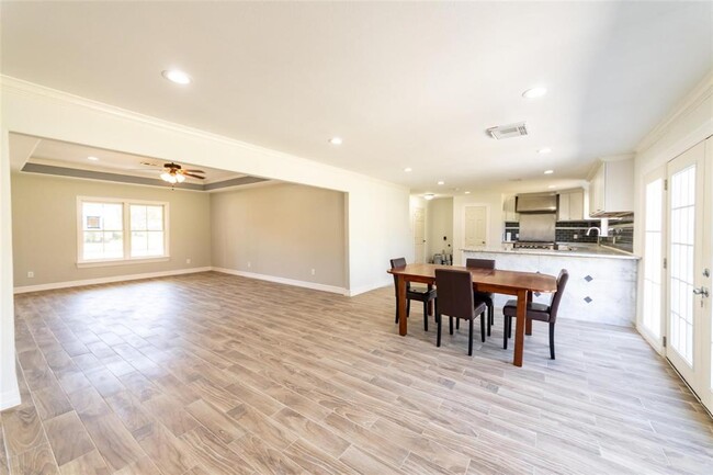 Building Photo - 5610 Ludington Dr